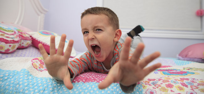 Cuando el niño está cansado y monta rabietas Cuando el niño está cansado y monta rabietas