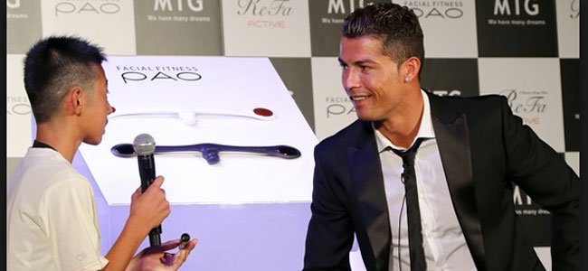 La lección de Ronaldo Ronaldo y niño japonés