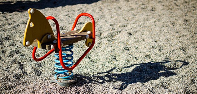 Caballito columpio parque