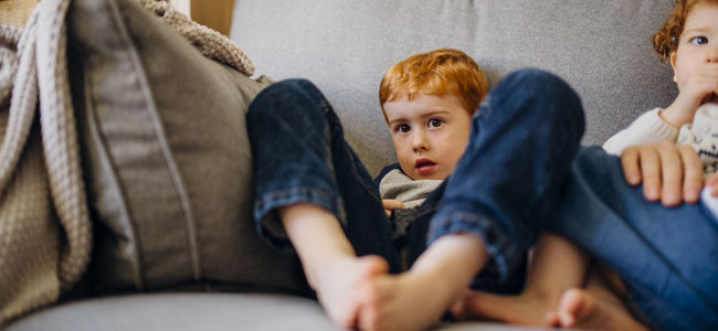 Violencia en televisión y niños Violencia en televisión y niños