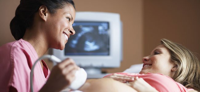 El crecimiento intrauterino retardado Ecografía a embarazada