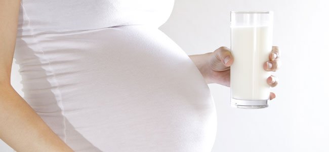El calcio en embarazadas y niños Embarazada bebe leche