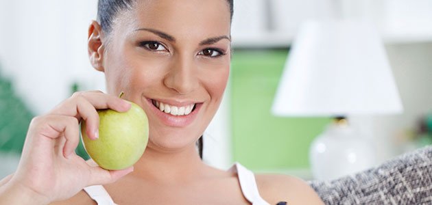 Embarazada con manzana