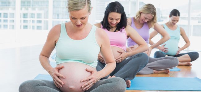 Embarazadas hacen gimnasia