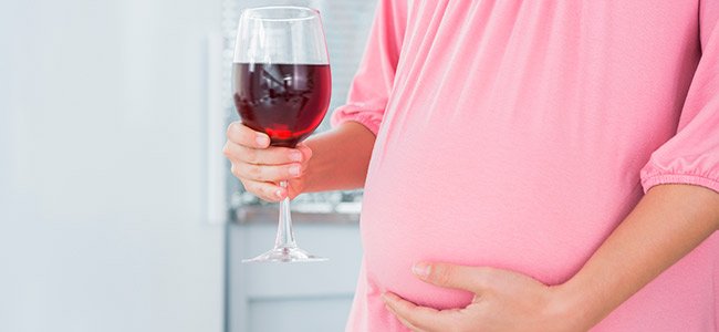 Durante el embarazo, ni gota de alcohol