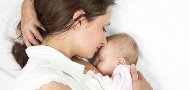 Madre primeriza con su bebé