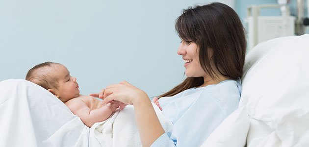 Qué es la historia clínica del parto Madre con bebé en el hospital