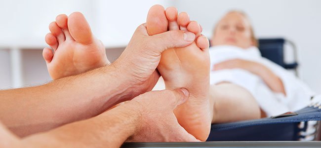 reposapiés Multifuncional Ausla Reposapiés para Masaje de pies para Embarazadas para el hogar la Oficina con inclinación y Altura Ajustable 