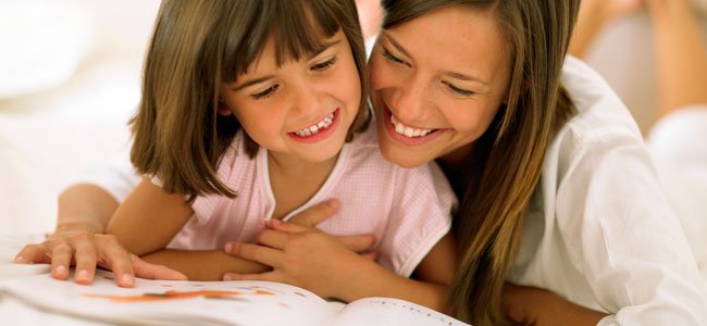 Mamá, cuéntame ese cuento otra vez Madre lee con hija