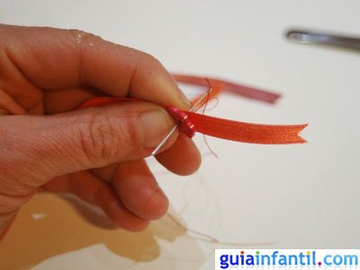 Manualidad llavero de cintas. Paso 2. Manualidad llavero de cintas. Paso 2.