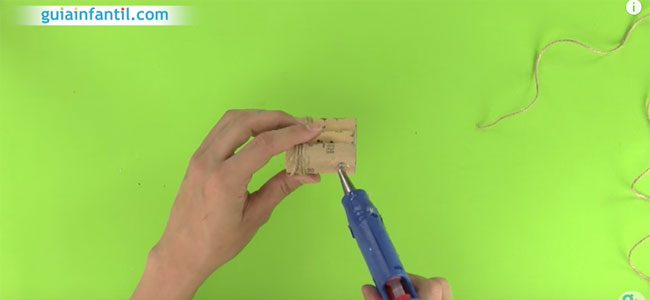 Barco con corchos. Paso 1