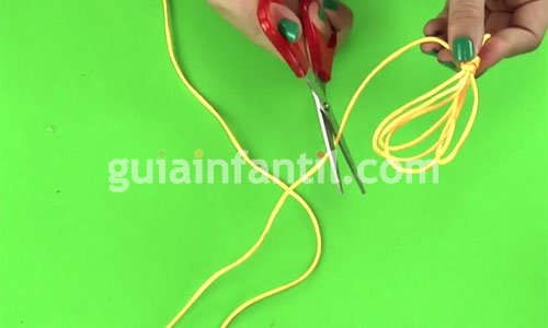 Cómo hacer un birrete de graduación. Paso 3