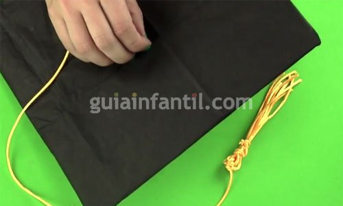 Cómo hacer un birrete de graduación. Paso 4