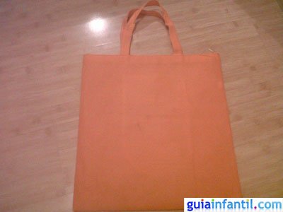 Manualidad bolsa de conejo. Paso 1.