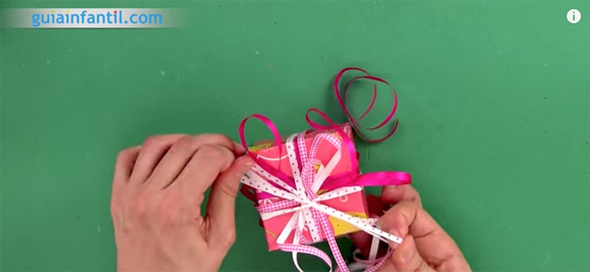 Caja tarjeta sorpresa para mamá. Paso 5