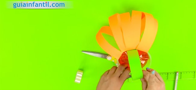 Cómo hacer una linterna calabaza. Paso 4 Cómo hacer una linterna calabaza. Paso 4