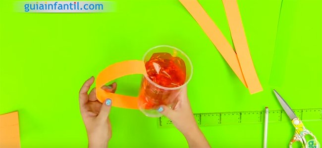 Cómo hacer una linterna calabaza. Paso 3 Cómo hacer una linterna calabaza. Paso 3