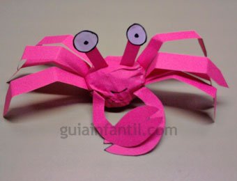 Cangrejo hecho con cartulina