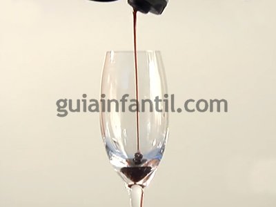 Cómo hacer un cóctel de arcoiris. Paso 1. Cómo hacer un cóctel de arcoiris. Paso 1.