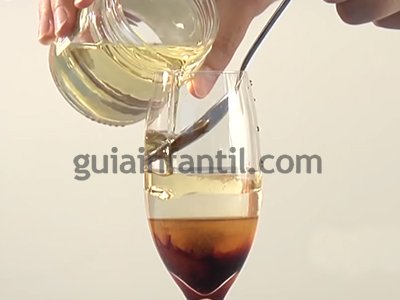 Cómo hacer un cóctel de arcoiris. Paso 4. Cómo hacer un cóctel de arcoiris. Paso 4.