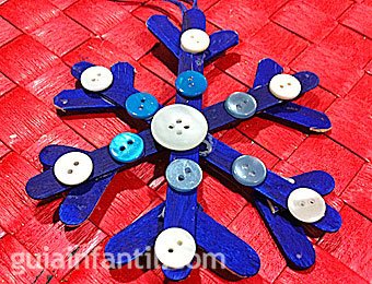 Copo de nieve de Navidad. Manualidad con palos de helado