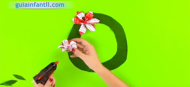 Corona de Navidad con papel. Paso 5 Corona de Navidad con papel. Paso 5