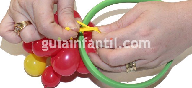 Diadema con flor hecha con globos. Paso 5 Diadema con flor hecha con globos. Paso 5