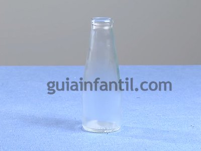 Inflar un globo con una botella fría. Paso 1. Inflar un globo con una botella fría. Paso 1.