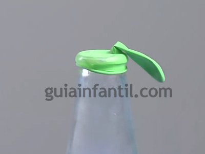 Inflar un globo con una botella fría. Paso 2. Inflar un globo con una botella fría. Paso 2.