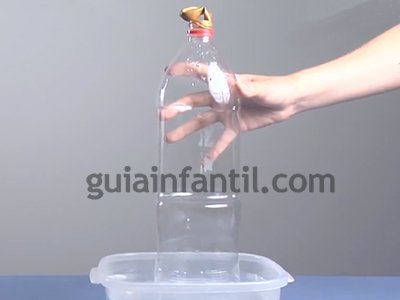 Cómo inflar un globo con una botella. Paso 3. Cómo inflar un globo con una botella. Paso 3.