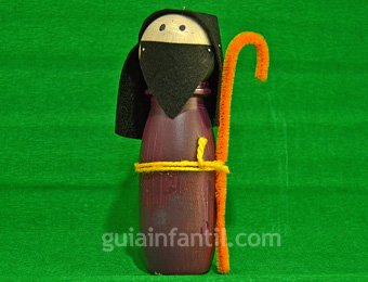 Papá Noel con platos de cartón