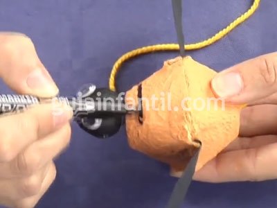 Manualidad de abeja. Paso 6