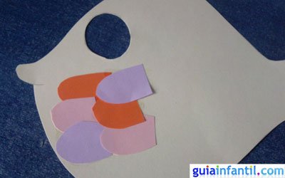 Manualidad marco de pez. Paso 3.