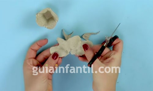 Marco de flores hechas con cajas de huevos. Paso 2 Marco de flores hechas con cajas de huevos. Paso 2