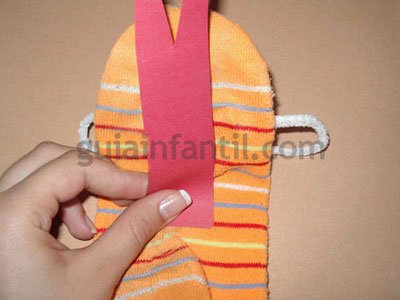 Cómo hacer una marioneta lagarto. Paso 4