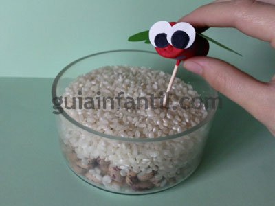 Mariposa con jardín casero. Paso 4. Mariposa con jardín casero. Paso 4.