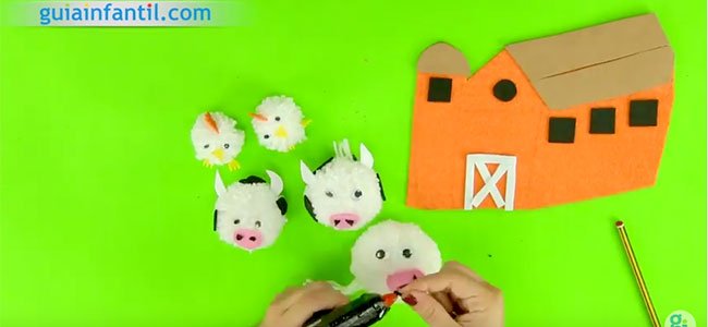 Móvil decorativo de granja con animales. Paso 4