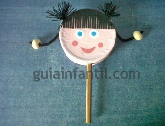 Muñeca tambor de reciclaje para niños