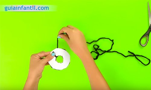 Pompones de halloween. Paso 2