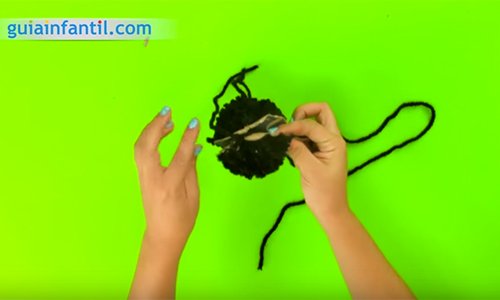 Pompones de halloween. Paso 3