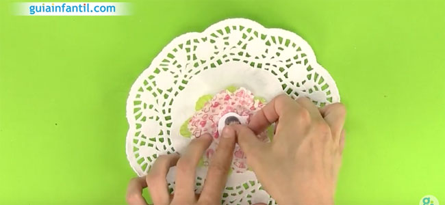 Maceta con flores para regalar al profesor. Paso 3 Maceta con flores para regalar al profesor. Paso 3