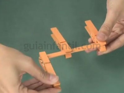 Reno de Navidad con pinzas. Paso 2 Reno de Navidad con pinzas. Paso 2