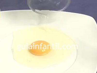 Cómo separar la yema. Paso 1 Cómo separar la yema. Paso 1