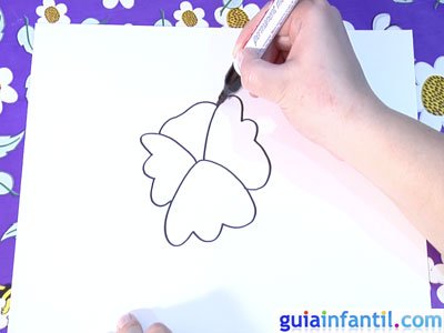 Dibujo de una violeta. Paso 2.