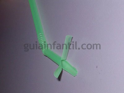 Manualidad de margaritas con vasos de plástico. Paso 3. Manualidad de margaritas con vasos de plástico. Paso 3.