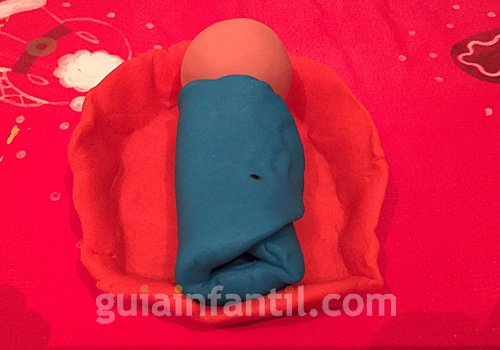 Manualidad de Niño Jesús de plastilina. Paso 3 Manualidad de Niño Jesús de plastilina. Paso 3