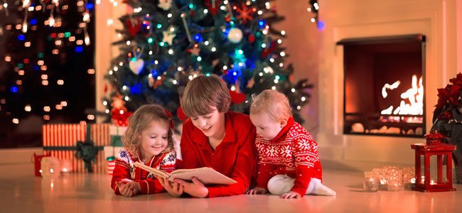 El mejor regalo para los niños en Navidad Niños leen en Navidad
