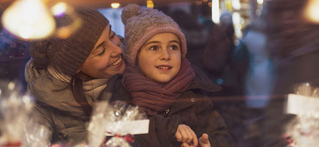 La importancia de regalar al niño regalos emocionales