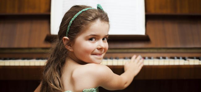 Comprar un piano infantil ¿Cómo elegir según la edad del niño?