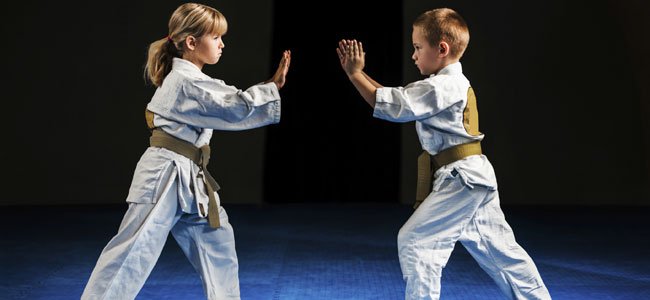 Niños hacen aikido